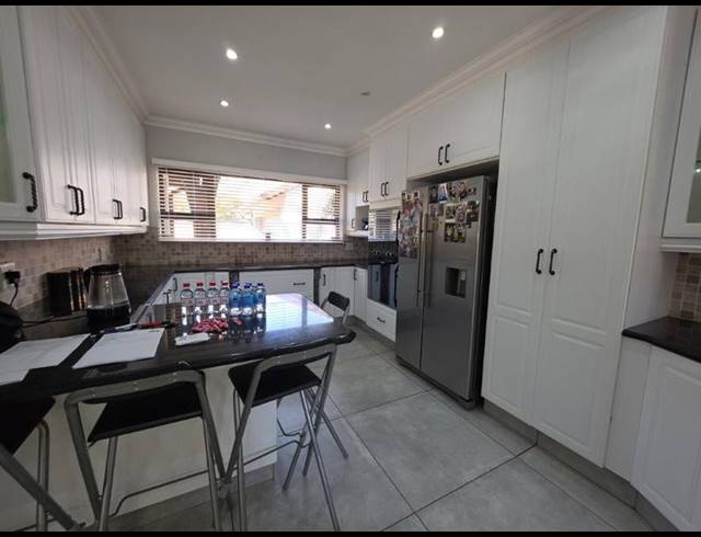 7 BEDROOM HOUSE FOR SALE IN BRACKENHURST